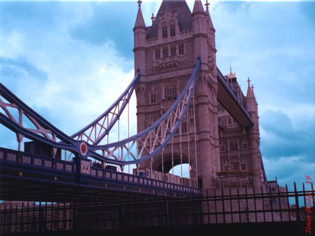 tower_bridge.JPG (35777 octets)